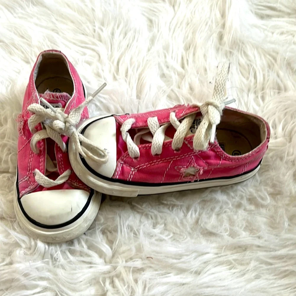 Pink toddler converse